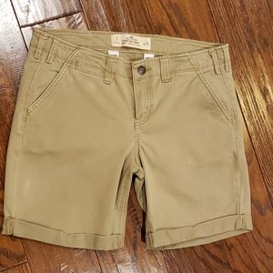 HOLLISTER CHINO MIDI SHORTS, Khaki - Size 3